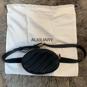 Auxiliary Leather Zip Belt Bag.
